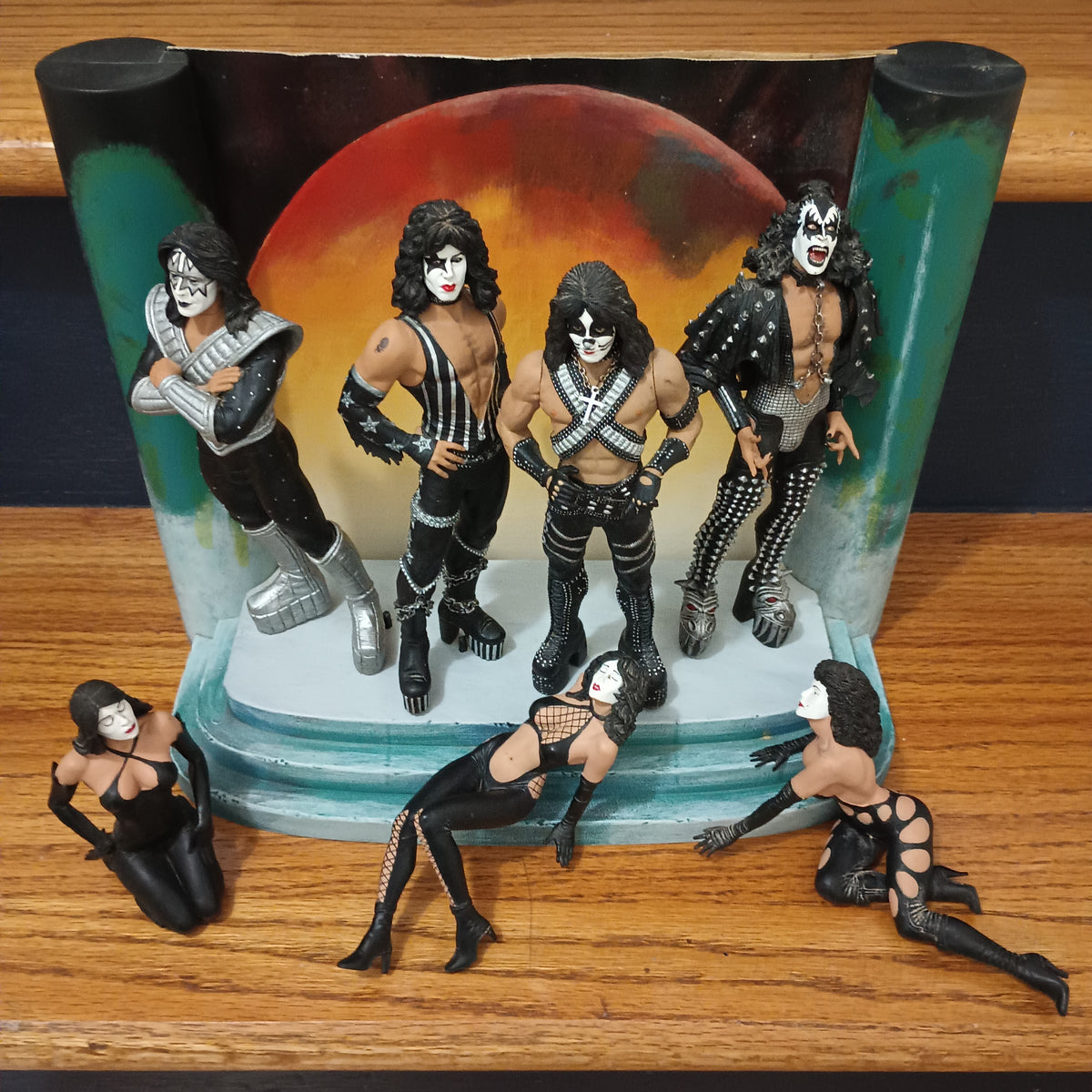 Kiss Love Gun Figures – KC Toy World & Collectibles